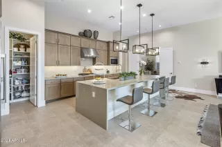 Photo #2: 6719862 Listing 