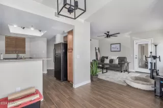 Photo #5: 6720199 Listing