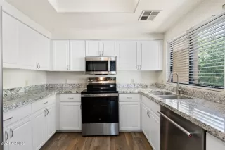 Photo #3: 6721029 Listing