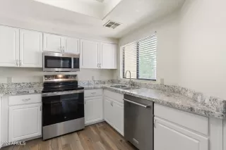 Photo #5: 6721029 Listing