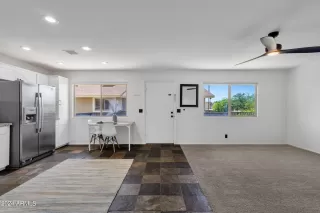 Photo #5: 6721225 Listing