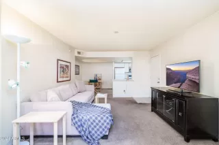 Photo #5: 6721336 Listing