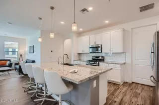 Photo #3: 6722416 Listing