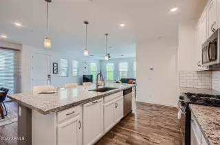 Photo #5: 6722416 Listing