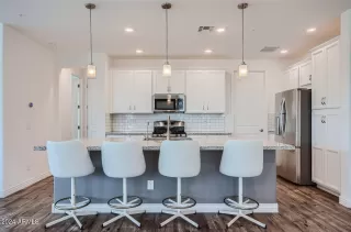 Photo #6: 6722416 Listing