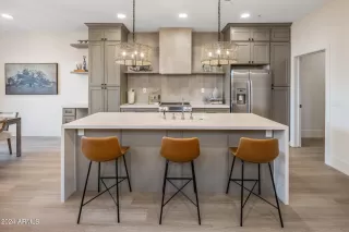 Photo #5: 6722496 Listing