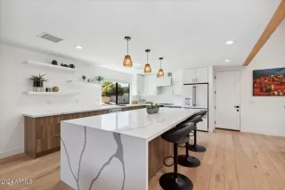 Photo #5: 6722517 Listing