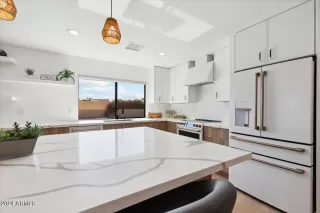 Photo #6: 6722517 Listing