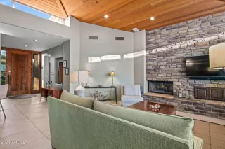 Photo #5: 6722720 Listing