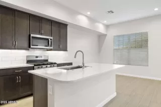 Photo #2: 6722732 Listing 