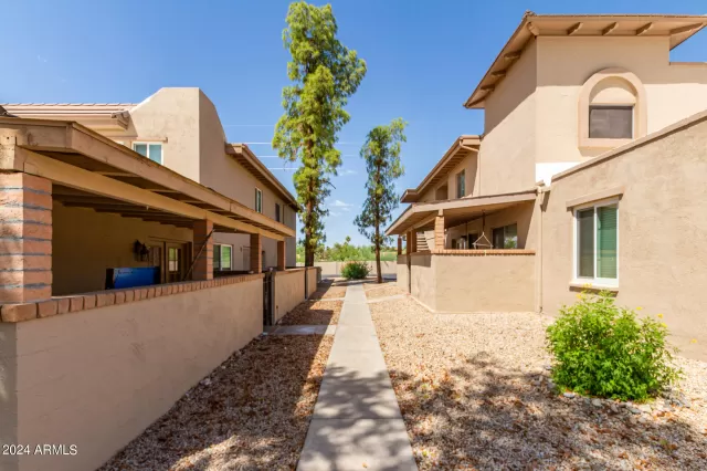 MLS: 6722863 Condo For Sale