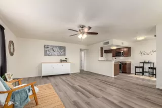 Photo #6: 6722863 Listing