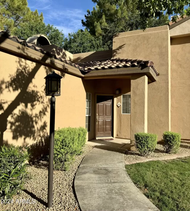MLS: 6723000 Condo For Sale