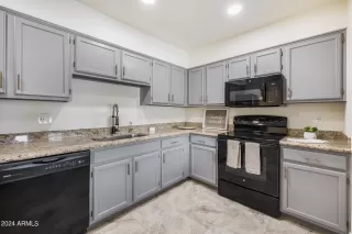 Photo #6: 6723138 Listing
