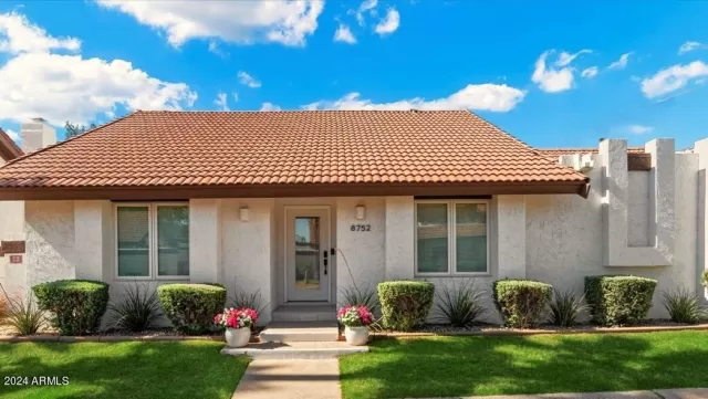 MLS: 6724126 Condo For Sale