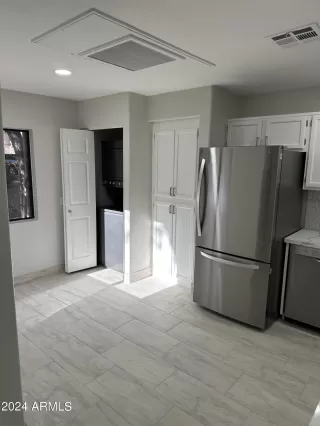 Photo #4: 6724322 Listing