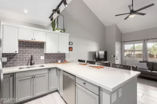 Photo #6: 6724714 Listing