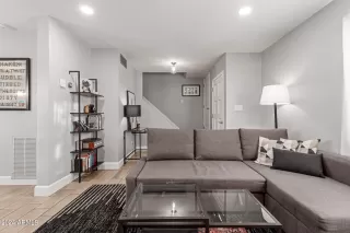 Photo #5: 6725035 Listing