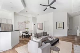 Photo #6: 6725423 Listing