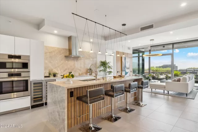 MLS: 6725497 Condo For Sale