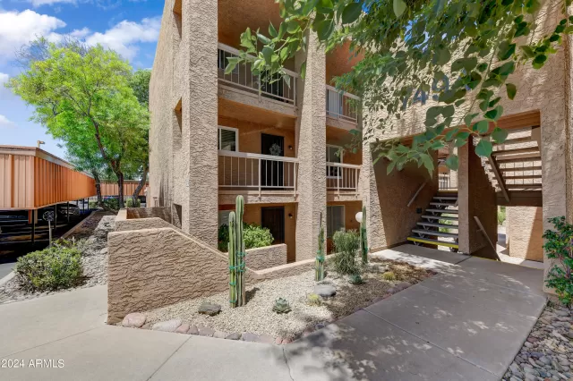 MLS: 6725688 Condo For Sale