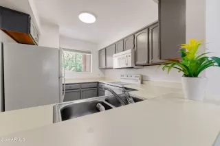 Photo #6: 6725688 Listing