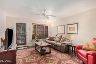 Photo #5: 6726993 Listing