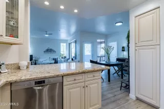 Photo #5: 6727953 Listing