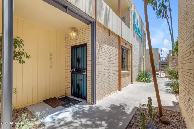 MLS: 6728606 Condo For Sale