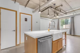 Photo #5: 6728606 Listing