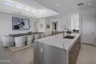 Photo #5: 6729130 Listing 