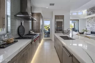 Photo #6: 6729130 Listing 