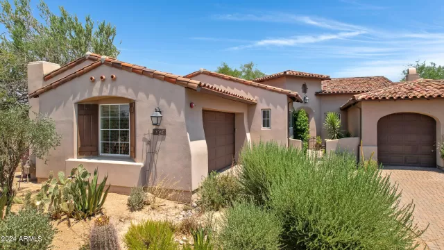 MLS: 6729431 Condo For Sale