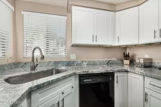 Photo #3: 6729941 Listing