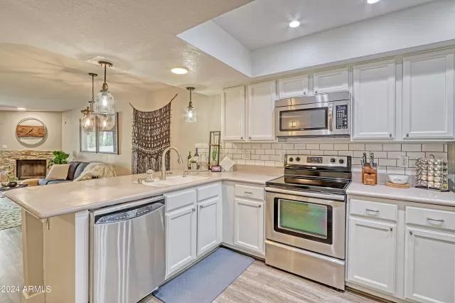 MLS: 6729966 Condo For Sale