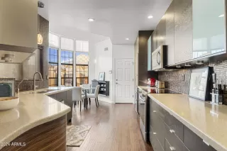 Photo #5: 6731204 Listing