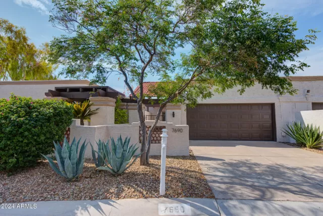 MLS: 6731290 Condo For Sale
