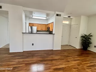 Photo #5: 6731957 Listing