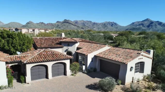 MLS: 6733023 Condo For Sale