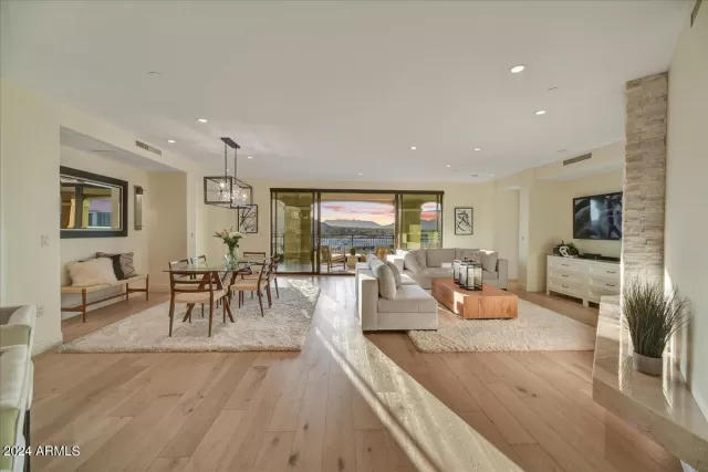 MLS: 6733538 Condo For Sale