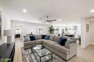 Photo #5: 6733662 Listing