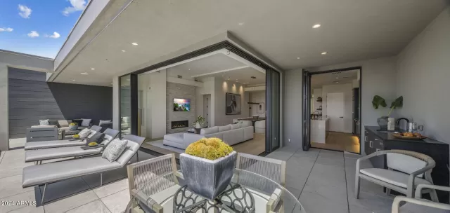 MLS: 6734148 Condo For Sale