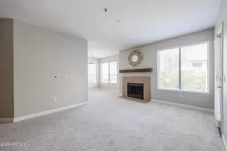 Photo #6: 6734389 Listing