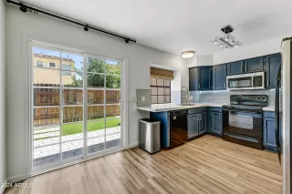 Photo #5: 6734695 Listing