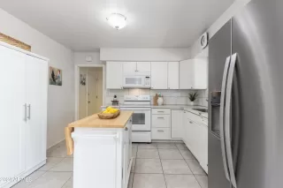 Photo #6: 6735925 Listing