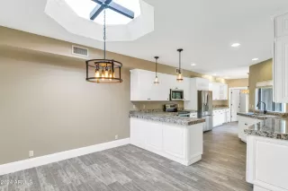 Photo #5: 6736115 Listing 