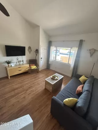 Photo #2: 6736245 Listing