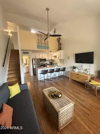 Photo #3: 6736245 Listing