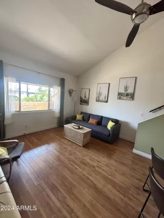 Photo #5: 6736245 Listing