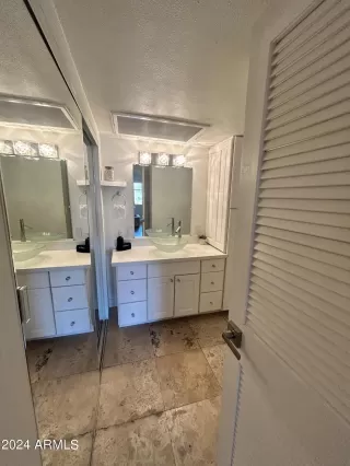 Photo #6: 6736245 Listing